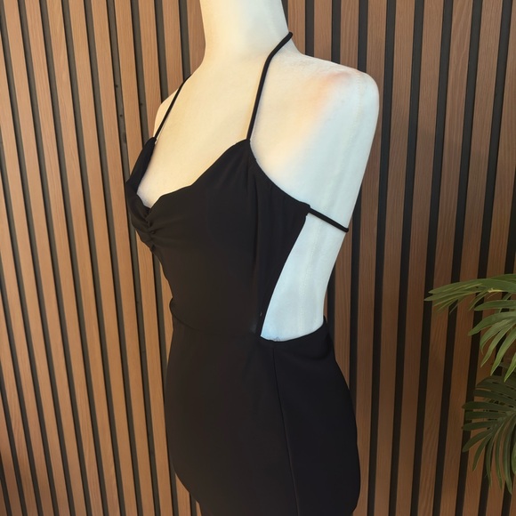 Elegant Black backless Dress - Picture 2 of 5